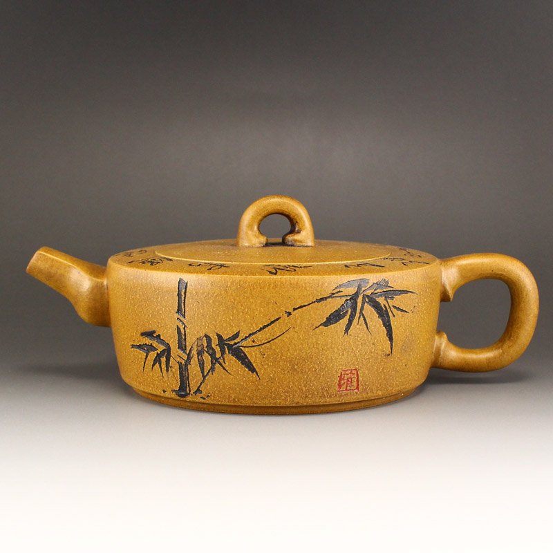 Superb Chinese Yixing Yellow Zisha Clay Handle Teapot: Superb Chinese Yixing Yellow Zisha Clay Handle Teapot w Artist Signed Dimension: 160 x 108 x 60 (mm) 6.30 x 4.25 x 2.36 (inches) Weight: 0.54 lbs/246 g