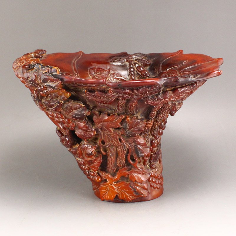 Vintage Chinese Ox Horn Low Relief Grapes Sacrifice Cup: Vintage Chinese Ox Horn Low Relief Grapes Sacrifice Cup Dimension: 225 x 165 x 155 (mm) 8.86 x 6.50 x 6.10 (inches) Weight: 2.78 lbs/1262 g