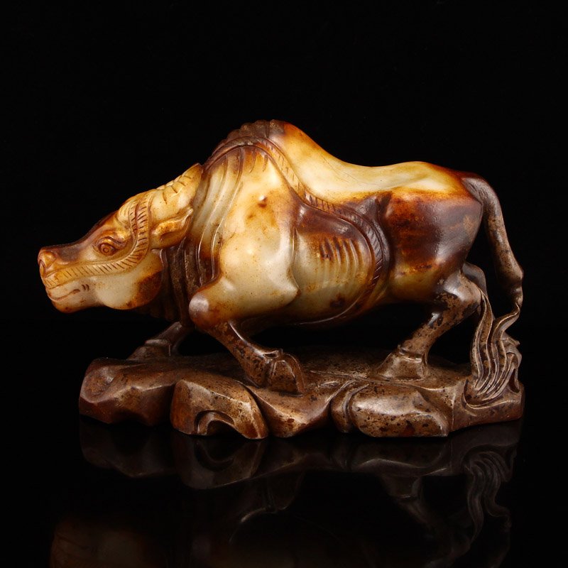 Vintage Chinese Natural Hetian Jade Fortune Ox Statue: Vintage Chinese Natural Hetian Jade Fortune Ox StatueDimension: 215x140x80(mm)8.46x5.51x3.15(inches) Weight 5.63 lbs/2552 g