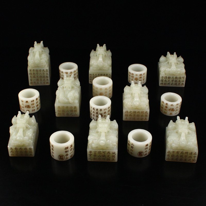 Hetian Jade Eight Banners Dragon Seals And Thumb Ring: A Set Superb Chinese Qing Dynasty Hetian Jade Eight Banners Dragon Seals And Thumb Ring W Gilt Gold Bronze Inlay Gems Seal Box Dimension: 337 x 245 x 160(mm) 13.27 x 9.64 x 6.30(inches) US Size:11 Dim