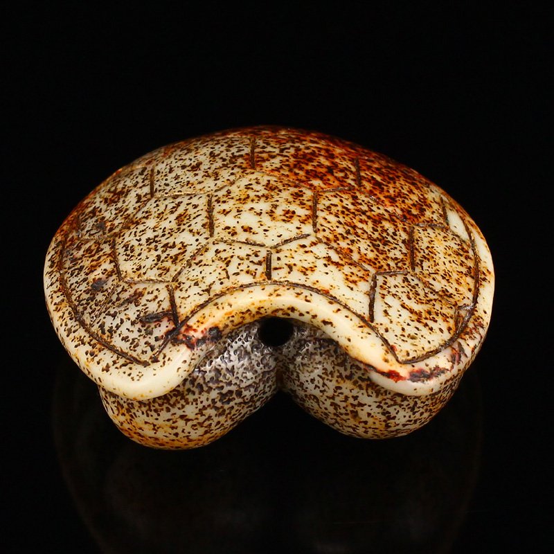 Vintage Chinese Hetian Jade Turtle Shell Statue: Vintage Chinese Hetian Jade Turtle Shell Statue Dimension: 98 x 88 x 40(mm) 3.86 x 3.46 x 1.57(inches) Weight: 0.96 lbs/434 g