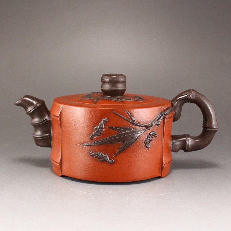 Chinese Yixing Zisha Clay Bamboo Shape Teapot: Chinese Yixing Zisha Clay Bamboo Shape Teapot w Artist Signed Dimension: 160 x 95 x 75 (mm) 6.30 x 3.74 x 2.95 (inches) Weight 0.76 lbs/346 g