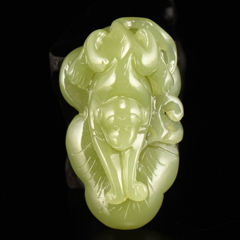 Chinese Natural Green Hetian Jade Monkey Pendant: Chinese Natural Green Hetian Jade Monkey Pendant w Certificate Dimension: 40 x 24 x 13(mm) 1.57 x 0.94 x 0.51(inches) Weight 0.03 lbs/15.32 g The wooden stand no included.