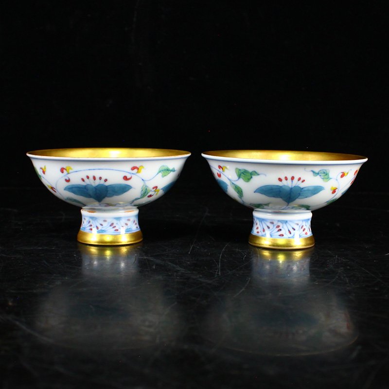 Pair Gilt Gold Dou Cai Porcelain Buddhist Sutras Bowls: A Pair Chinese Gilt Gold Dou Cai Porcelain Buddhist Sutras Bowls w Qianlong Mark Dimension: 80 x 80 x 40(mm) 3.15 x 3.15 x 1.57(inches) Weight: 0.22 lbs/101 g