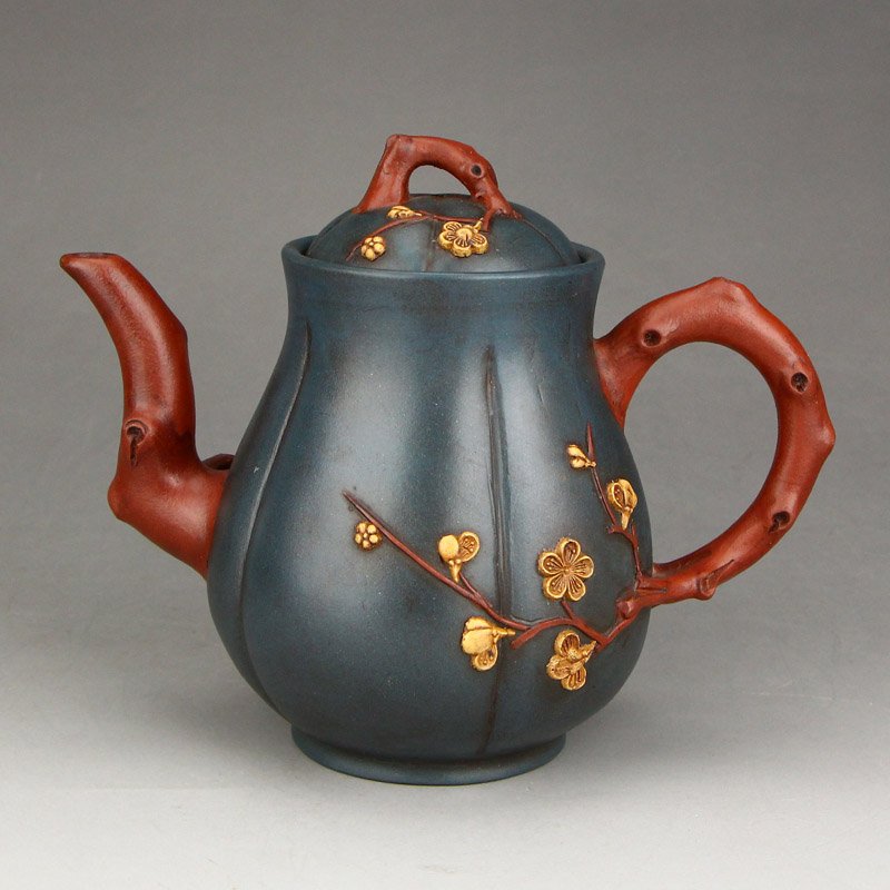 Vintage Yixing Zisha Clay Teapot w Artist Signed: Vintage Chinese Yixing Zisha Clay Teapot w Artist Signed Dimension: 165 x 85 x 130(mm) 6.50 x 3.35 x 5.12(inches) Weight: 0.90 lbs/408 g