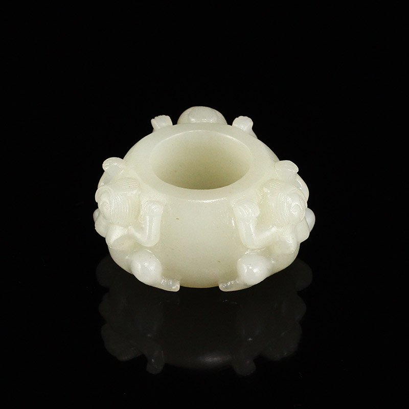 Vintage Chinese Hetian Jade Figures Thumb Ring: Vintage Chinese Hetian Jade Figures Thumb Ring US Size: 11 Dimension: 23 x 24(mm) 0.90 x 0.94(inches) Weight: 0.17 lbs/76 g The wooden stand no included.
