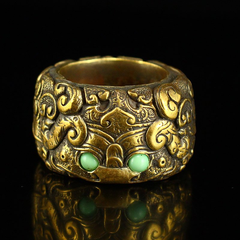 Vintage Chinese Gilt Gold Bronze Inlay Gems Thumb Ring: Vintage Chinese Gilt Gold Bronze Inlay Gems Thumb Ring US Size: 10 Dimension: 26 x 21 (mm) 1.02 x 0.83(inches) Weight 0.21 lbs/95 g
