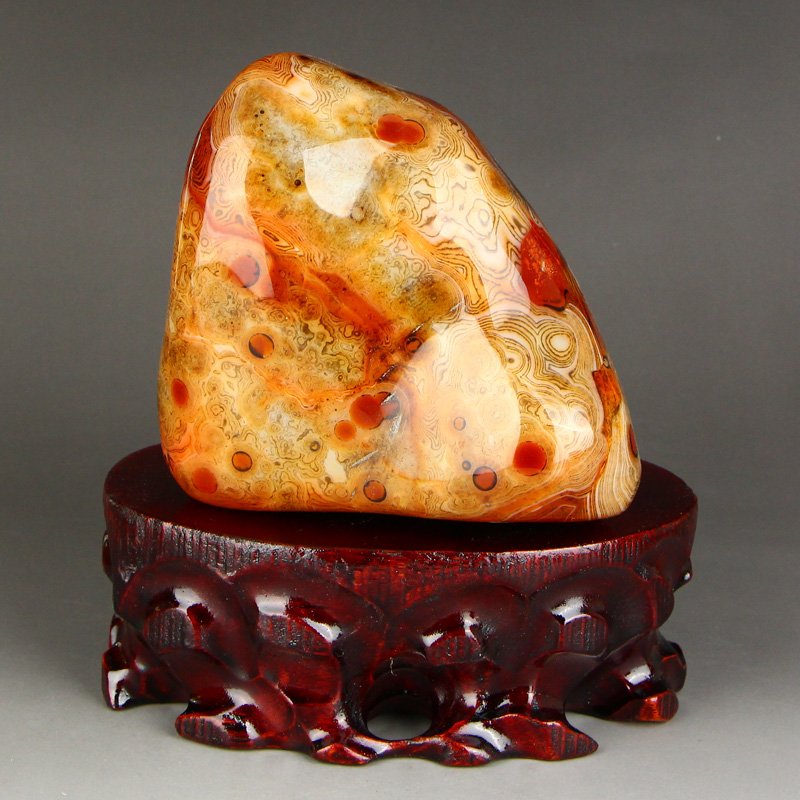 Natural Agate Original Stone Statue: Natural Agate Original Stone Statue Dimension: 110 x 120 x 117(mm) 4.33 x 4.72 x 4.61(inches) Weight: 4.03 lbs/1828 g The wooden stand no included.
