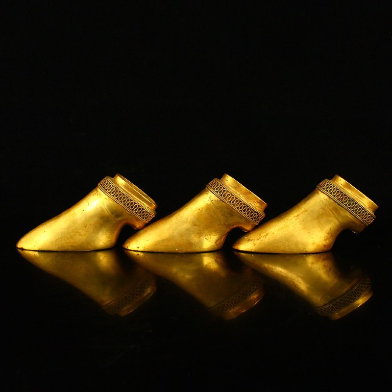 Three Vintage Chinese Horse's Hoof Shape Gold Bullion: Three Vintage Chinese Horse's Hoof Shape Gold Bullion Dimension: 81 x 43 x 27(mm) 3.19 x 1.69 x 1.06(inches) . Weight: 1.32 lbs/599 g