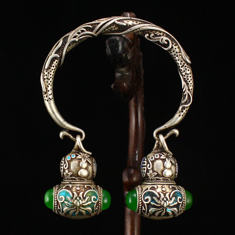 Tibetan Buddhist Sterling Silver Inlay Gems Bracelet: Tibetan Buddhist Sterling Silver Inlay Gems Gourd BraceletDimension: 70 x 92 x 25(mm) 2.75 x 3.62 x 0.98(inches) Weight 0.20 lbs/92 g