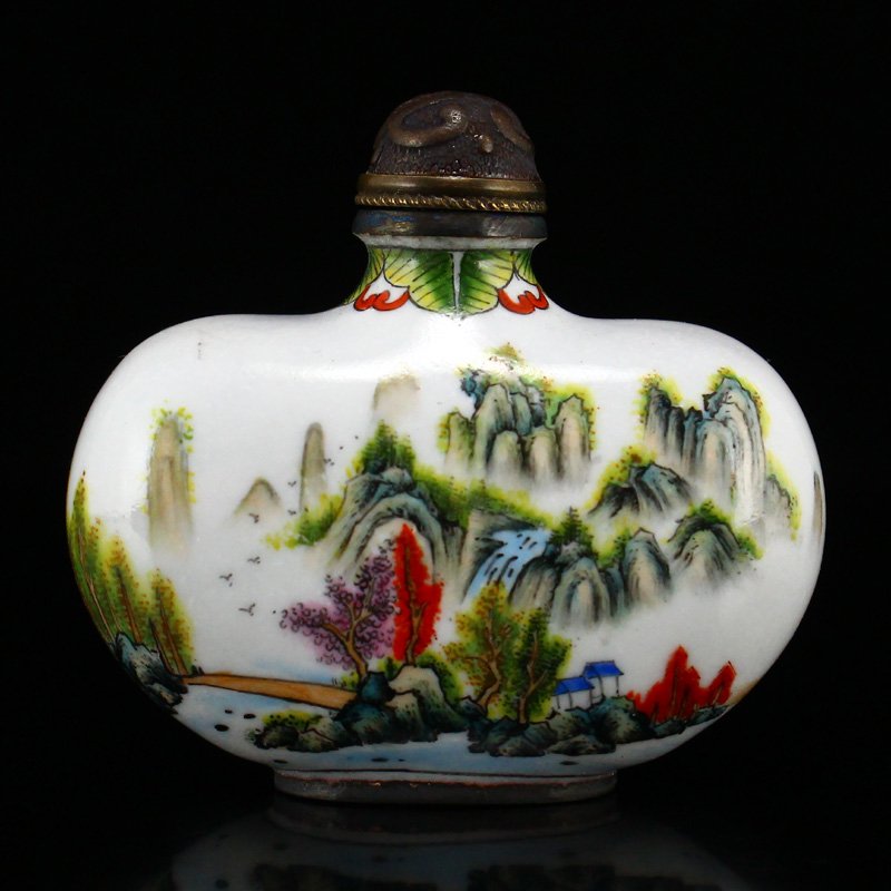 Vintage Chinese Red Copper Enamel Snuff Bottle (1 of 7)