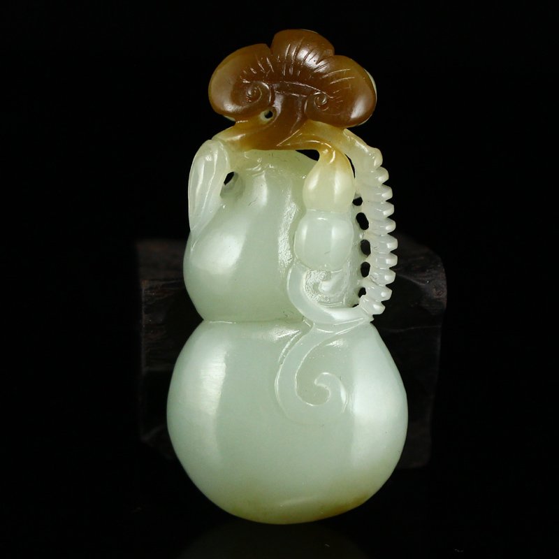 Hand Carved Chinese Hetian Jade Ruyi Gourds Pendant (1 of 8)
