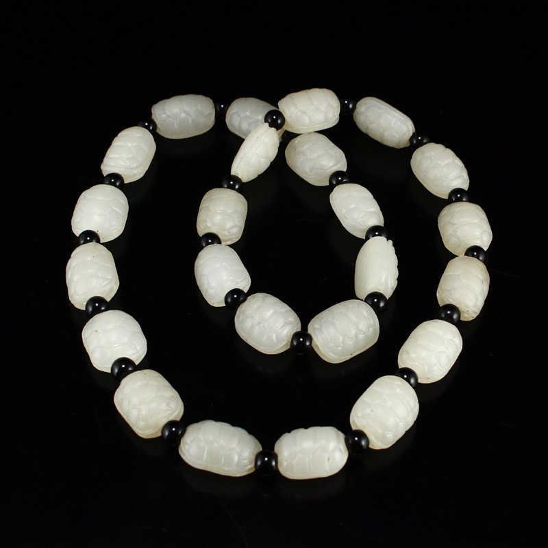 Chinese Hetian Jade Turtle Shell Beads Necklace: Chinese Natural Hetian Jade Turtle Shell Beads Necklace Dimension:20 x 10 x 13 (mm) 0.79 x 0.39 x 0.51(inches) Weight 0.22 lbs/99 g