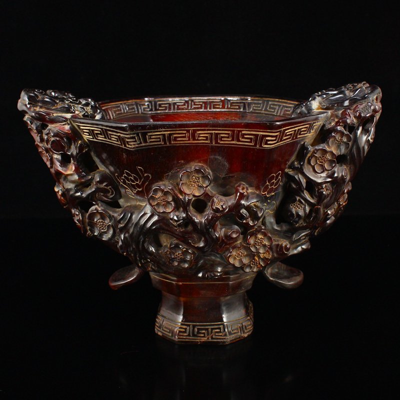 Vintage Chinese Ox Horn Plum Flower Sacrifice Cup: Vintage Chinese Ox Horn Plum Flower Sacrifice Cup Dimension: 120x200x130(mm) 4.72x7.87x5.12(inches) Weight: 1.69 lbs/765 g