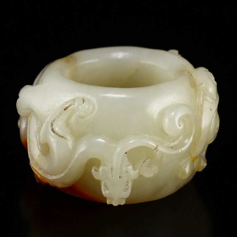 Vintage Hetian Jade Low Relief Chi Dragon Thumb Ring: Vintage Chinese Hetian Jade Low Relief Chi Dragon Thumb Ring US Size: 11 Dimension: 23 x 26(mm) 0.90 x 1.02(inches) Weight: 0.13 lbs/58 g