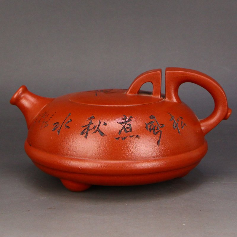 Vintage Chinese Yixing Zisha Clay Teapot: Vintage Chinese Yixing Zisha Clay Teapot w Artist Signed Dimension: 145 x 120 x 54(mm) 5.71 x 4.72 x 2.13(inches) Weight: 0.71 lbs/324 g