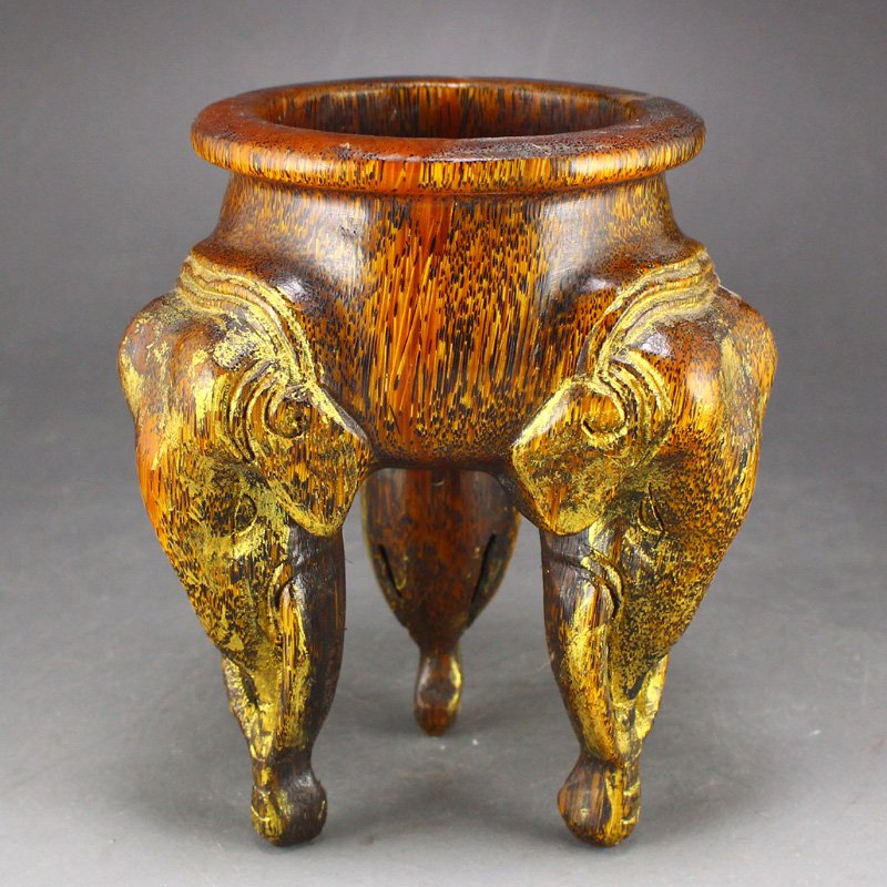 Gilt Gold Ox Horn Elephant Head 3 Legs Incense Burner: Vintage Chinese Gilt Gold Ox Horn Elephant Head 3 Legs Incense Burner Dimension: 116 x 99 x 99(mm) 4.57 x 3.90 x 3.90(inches) Weight: 0.58 lbs/262 g