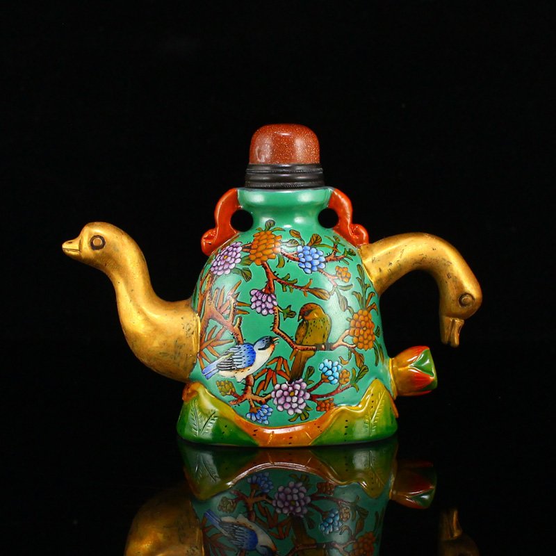 Gilt Gold Famille Rose Peking Glass Snuff Bottle (1 of 8)