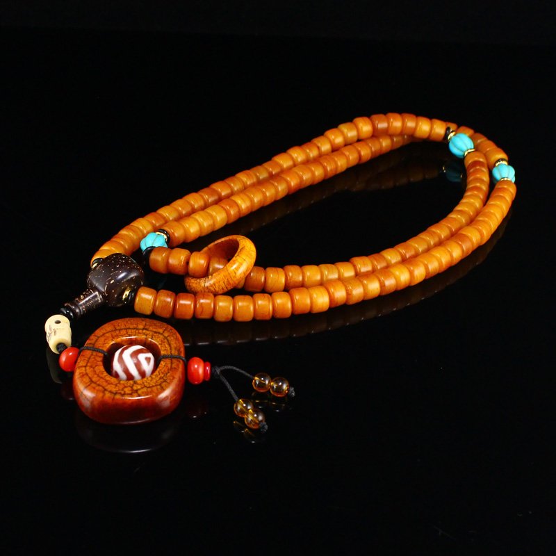 Vintage Tibetan Ox Horn & Agate Beads Prayer Necklace: Vintage Tibetan Ox Horn & Agate Beads Prayer Necklace Dimension: 41 x 35 x 12(mm) 1.61 x 1.38 x 0.47(inches) Weight: 0.28 lbs/129 g