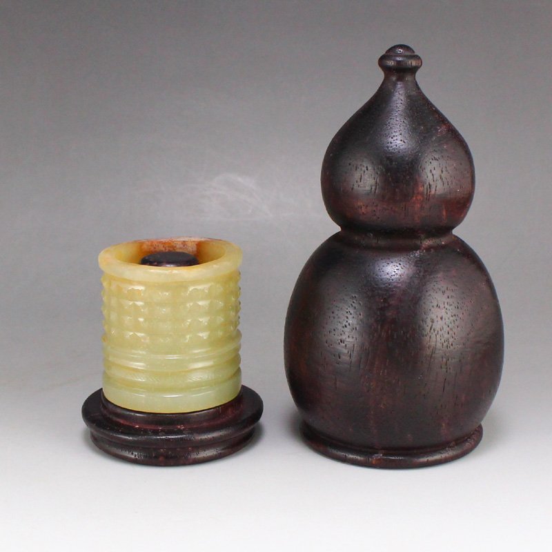 Vintage Hetian Jade Thumb Ring & Zitan Wood Gourd Box (1 of 8)