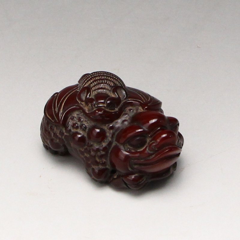 Vintage Chinese Ox Horn Carved Toad & Bat Pendant: Vintage Chinese Ox Horn Carved Toad & Bat Pendant Dimension:45 x 27 x 29(mm)1.77 x 1.06 x 1.14(inches) Weight: 0.05 lbs/23 g