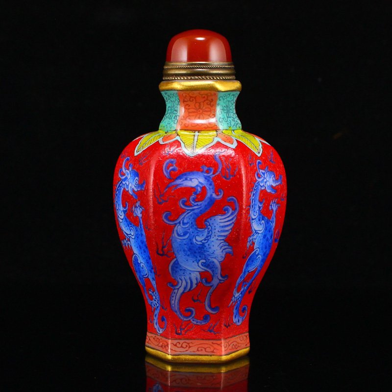 Chinese Gilt Edges Enamel Peking Glass Snuff Bottle (1 of 6)
