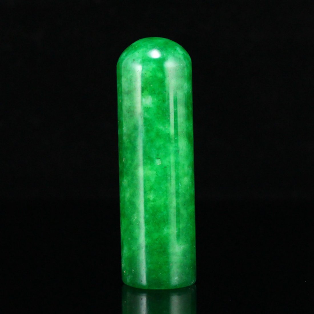 Natural Green Jadeite Seal: Natural Green Jadeite Seal Dimension: 59 x 18 x 18(mm) 2.32 x 0.71 x 0.71(inches) Weight: 0.08 lbs/38 g