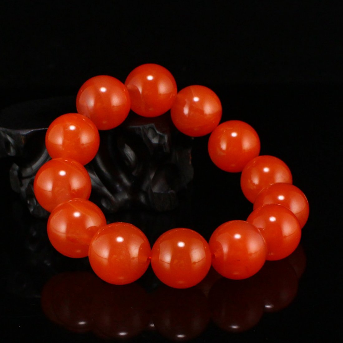 18 MM Chinese Nan Hong Agate Beads Bracelet: 18 MM Chinese Nan Hong Agate Beads Bracelet w Certificate Dimension: 18(mm) 0.71(inches) Weight 0.21 lbs/93.09 g The wooden stand no included.