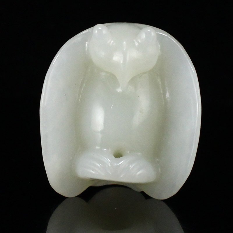 Chinese Natural Hetian Jade Fortune Bat Pendant: Chinese Natural Hetian Jade Fortune Bat Pendant Dimension: 41 x 34 x 37(mm) 1.61 x 1.34 x 1.46(inches) Weight: 0.10 lbs/46 g