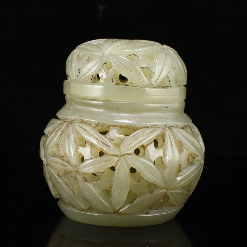 Openwork Vintage Hetian Jade Bamboo Shape Small Burner: Openwork Vintage Chinese Hetian Jade Bamboo Shape Small Burner Dimension: 59 x 55 x 55(mm) 2.32 x 2.17 x 2.17(inches) Weight: 0.26 lbs/119 g