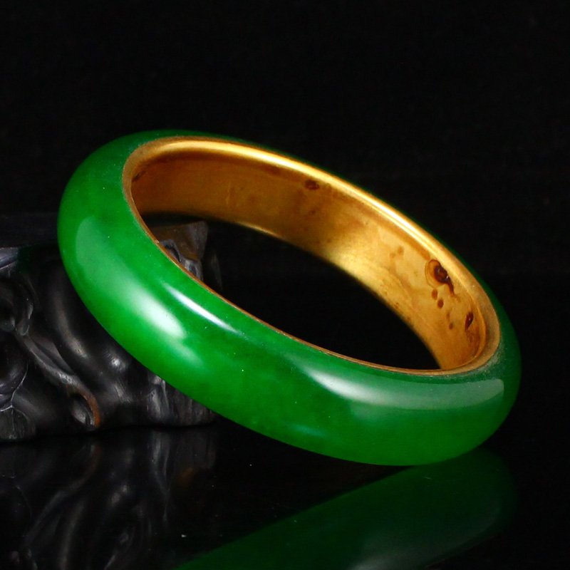 Beautiful Green Jade Bracelet w Gold Ornamentment (1 of 6)