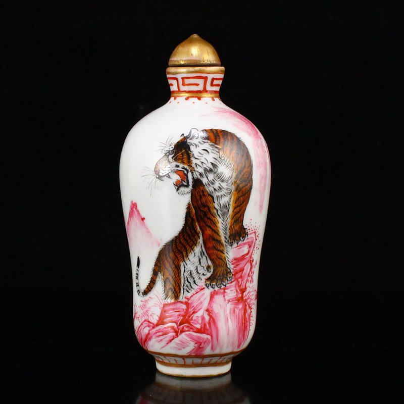 Gilt Gold Famille Rose Porcelain Snuff Bottle (1 of 7)