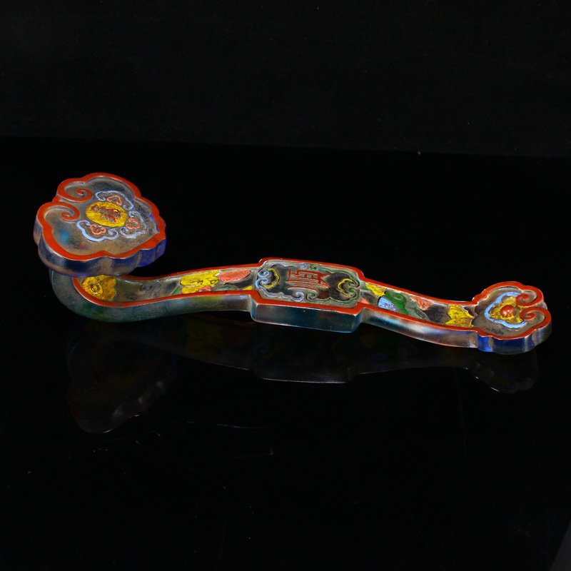 Chinese Peking Glass Ruyi Scepter Statue: Chinese Peking Glass Ruyi Scepter Statue w Qian Long Mark Dimension: 220 x 69 x 50(mm) 8.66 x 2.72 x 1.97(inches) Weight : 0.72 lbs/326 g
