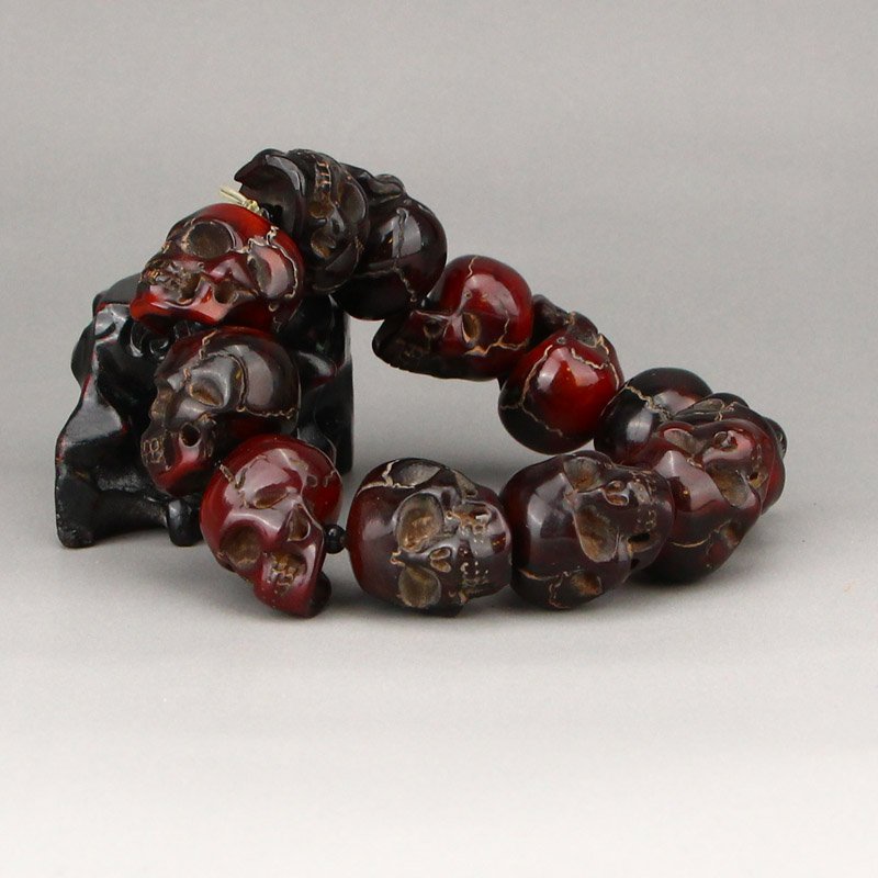 Vintage Ox Horn Skull Beads Bracelet: Vintage Ox Horn Skull Beads Bracelet Dimension: 24 x 20 x 22(mm) 0.94 x 0.79 x 0.87(inches) Weight: 0.14 lbs/65 g The wooden stand no included.
