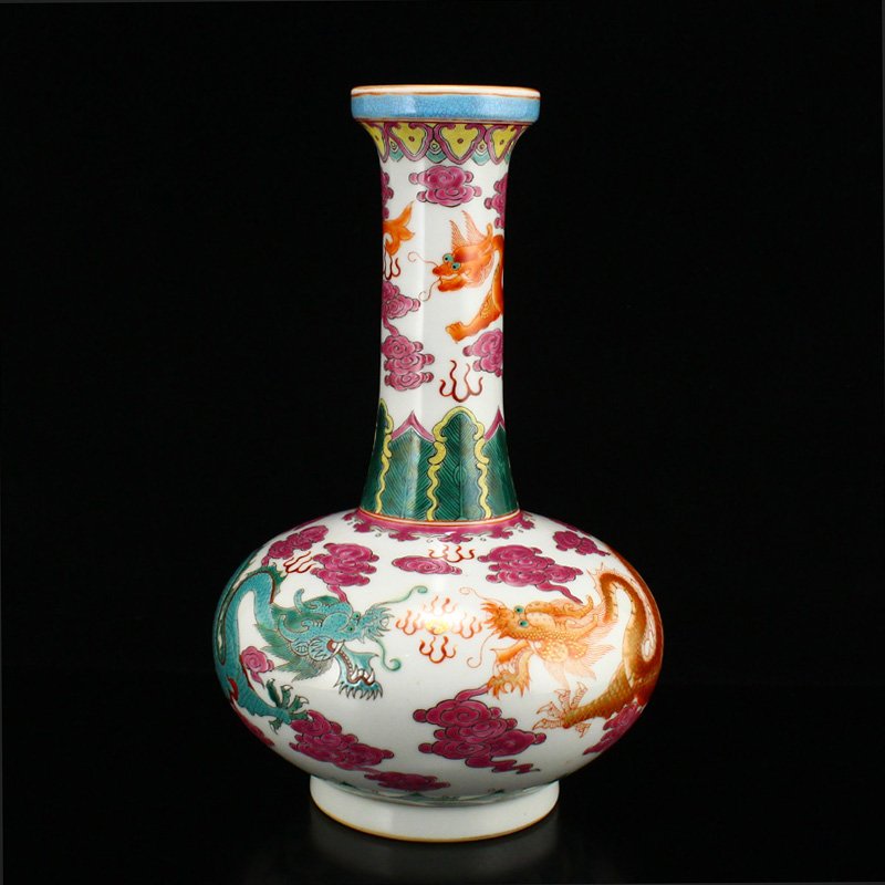 Gilt Edge Wu Cai Porcelain Dragon & Fireball Vase: Chinese Qing Dynasty Gilt Edge Wu Cai Porcelain Dragon & Fireball Vase w Qian Long Mark Dimension: 238 x 150 x 150(mm) 9.37 x 5.91 x 5.91(inches) Weight:1.90 lbs/863 g