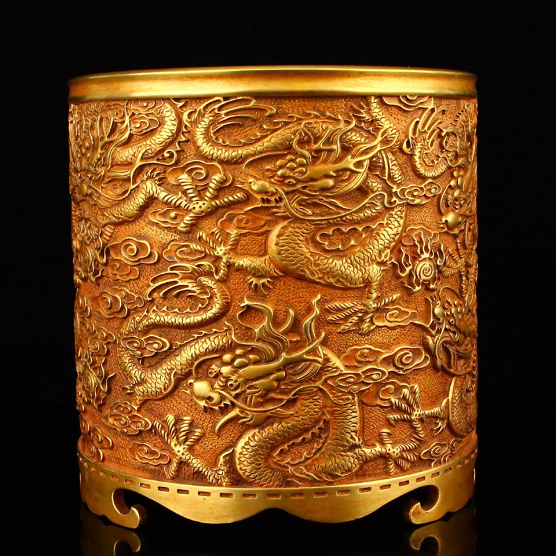 Superb Ming Gilt Gold Red Coper Lucky Dragon Brush Pot: Superb Chinese Ming Dy Gilt Gold Red Coper Lucky Dragon Brush Pot w Xuande Mark Dimension: 175 x 171 x 171(mm) 6.89 x 6.73 x 6.73 (inches) Weight: 13.08 lbs/5934 g