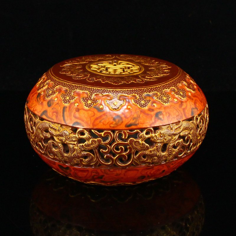 Openwork Gilt Gold Red Glaze Porcelain Drum Statue: Openwork Chinese Gilt Gold Red Glaze Porcelain Drum Statue w Dragon & Qianlong Mark Dimension: 97 x 97 x 51 (mm) 3.82 x 3.82 x 2.01(inches) Weight: 0.59 lbs/268 g