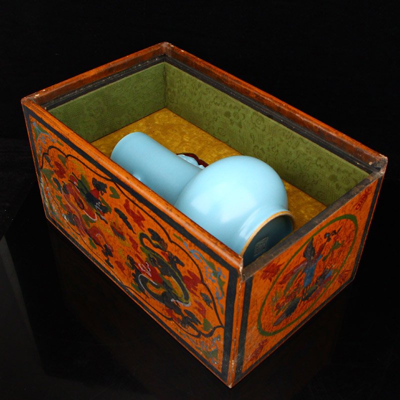 Pea Green Glaze Elephant Head Double Ear Porcelain Vase (1 of 12)