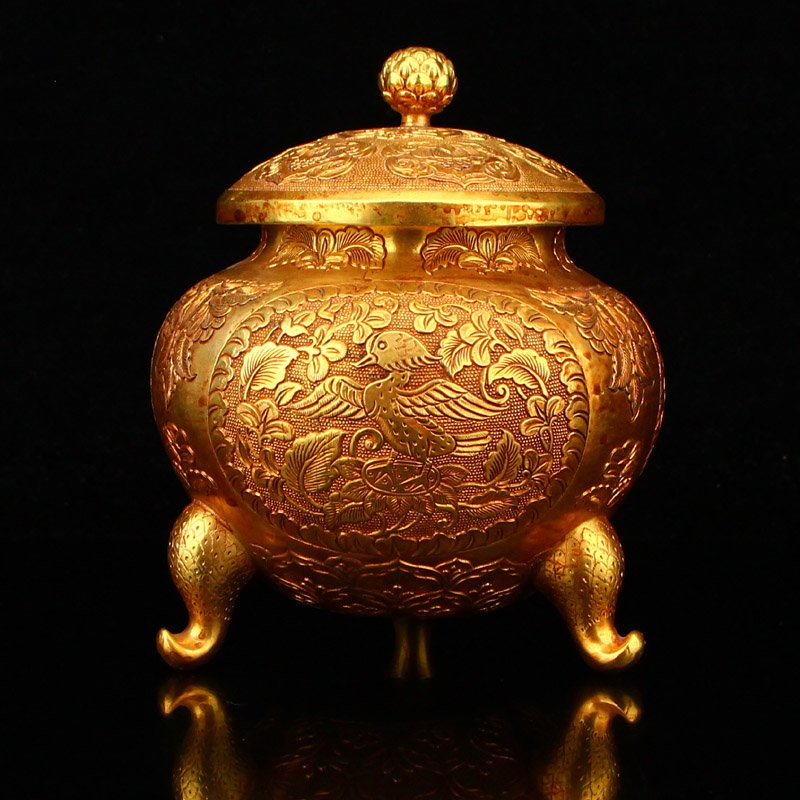 Vintage Gilt Gold Red Copper Phoenix Design 3 Legs Pot: Vintage Chinese Gilt Gold Red Copper Phoenix Design 3 Legs Pot Dimension: 120 x 100 x 100(mm) 4.72 x 3.94 x 3.94(inches) Weight: 1.54 lbs/697 g