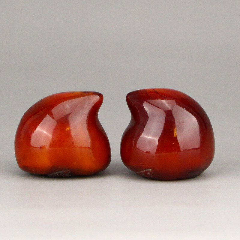 Pair Vintage Chinese Ox Horn Carved Peach Statues: A Pair Vintage Chinese Ox Horn Carved Peach Statues Dimension: 31 x 35 x 34(mm) 1.22 x 1.38 x 1.34(inches) Weight: 0.13 lbs/58 g
