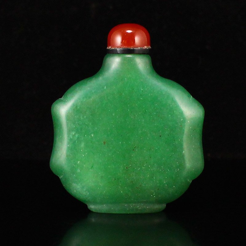 Chinese Natural Green Jade Snuff Bottle w Agate Stopper (1 of 8)