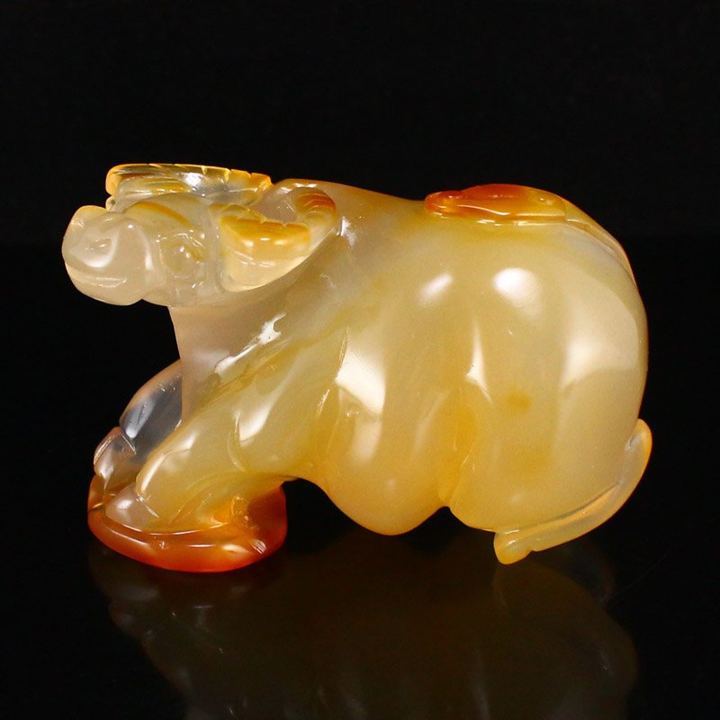 Chinese Natural Agate Fortune Ox Statue: Chinese Natural Agate Fortune Ox Statue w Certificate Dimension: 85 x 52 x 50(mm) 3.35 x 2.05 x 1.97(inches) Weight: 0.53 lbs/242.17 g