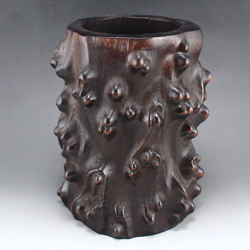 Vintage Chinese Zitan Wood Brush Pot: Vintage Chinese Zitan Wood Brush Pot Dimension: 150 x 105 x 110(mm) 5.91 x 4.13 x 4.33(inches) Weight: 1.48 lbs/673 g