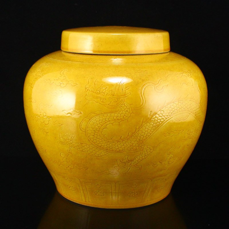 Chinese Yellow Glaze Porcelain Forune Dragon Pot: Chinese Yellow Glaze Porcelain Forune Dragon Pot w Hongzhi Mark Dimension: 150 x 160 x 160 (mm) 5.90 x 6.30 x 6.30(inches) Weight 1.88 lbs/855 g
