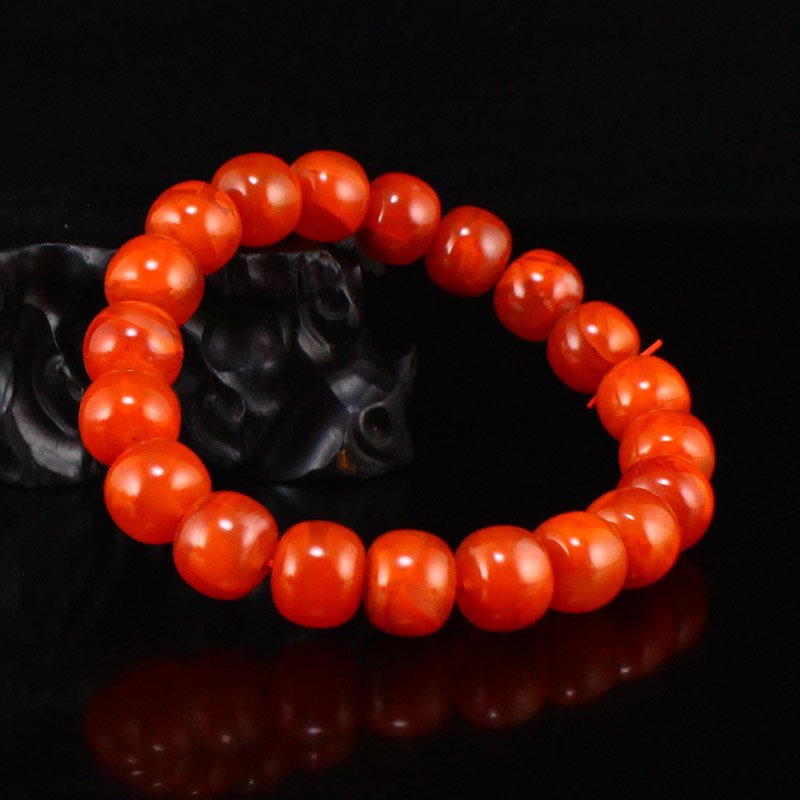Chinese Natural Nanhong Agate Beads Bracelet: Chinese Natural Nanhong Agate Beads Bracelet w Certificate Dimension: 11 x 8(mm) 0.43 x 0.31(inches) Weight: 0.08 lbs/38.99 g The wooden stand no included.