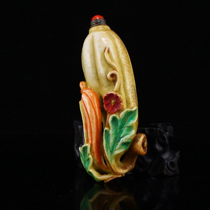 Vintage Chinese Deer Horn Melon Shape Snuff Bottle (1 of 6)