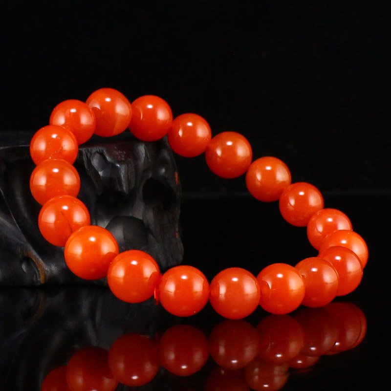 11MM Chinese Natural Nanhong Agate Beads Bracelet: 11MM Chinese Natural Nanhong Agate Beads Bracelet w Certificate Dimension: 11 (mm) 0.43 (inches) Weight: 0.06 lbs/28.97 g The wooden stand no included.