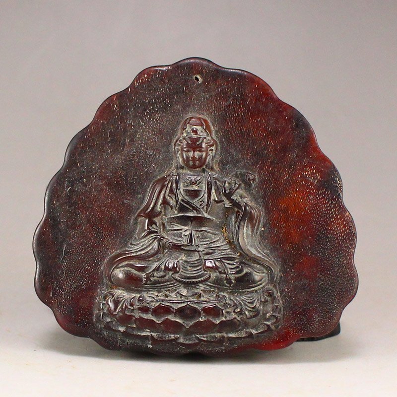 Vintage Chinese Ox Horn Kwan-Yin Pendant: Vintage Chinese Ox Horn Kwan-Yin PendantDimension: 62 x 67 x 15(mm) 2.44 x 2.64 x 0.59(inches) Weight 0.10 lbs/45 g The wooden stand no included.