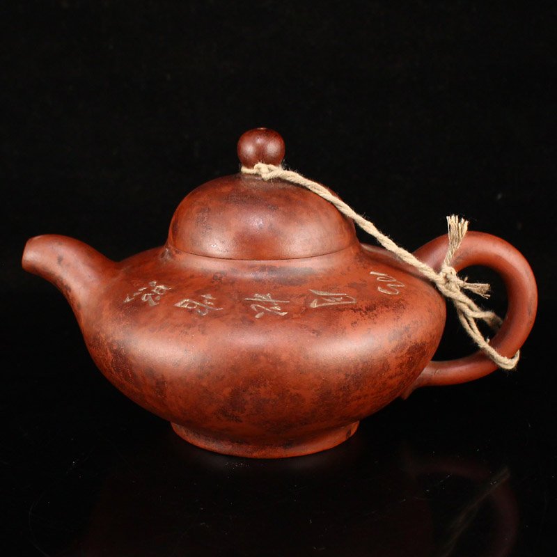 Vintage Chinese Yixing Zisha Clay Teapot: Vintage Chinese Yixing Zisha Clay Teapot Dimension:165 x 120 x 95(mm)6.50 x 4.72 x 3.74 (inches) Weight 0.66 lbs/300 g