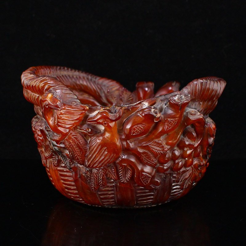 Vintage Chinese Ox Horn Carved Magpie Bowl: Vintage Chinese Ox Horn Carved Magpie Bowl Dimension: 124 x 120 x 70(mm) 4.88 x 4.72 x 2.75(inches) Weight: 0.81 lbs/368 g